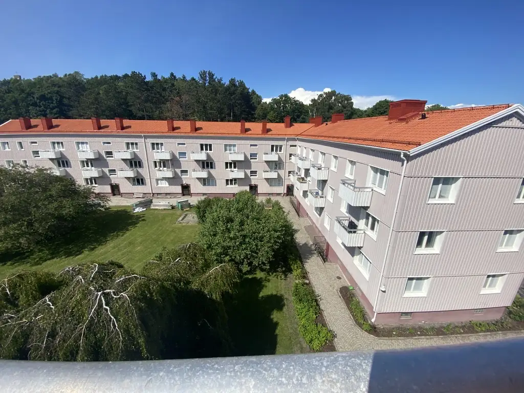 Takläggare från VGBT i arbete med takbyte på villa i Västra Götaland